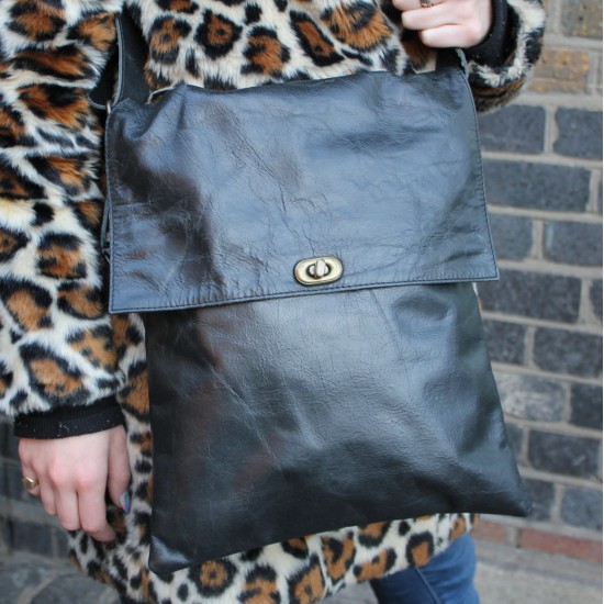 Messenger Large Twister Bag Black leather